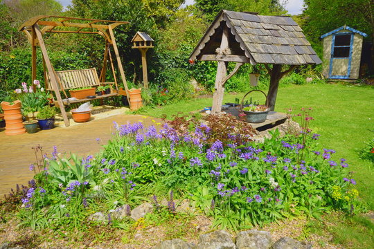 Beautiful garden with wishing well in Devon