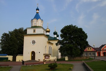 Fototapeta na wymiar Holy Trinity Church in the village of Mir. Belarus, Grodno region 