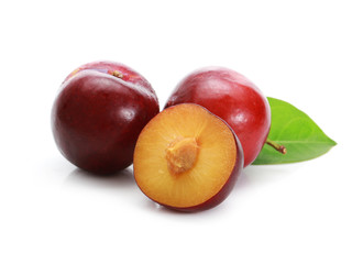 Fototapeta na wymiar Ripe plums isolated on white