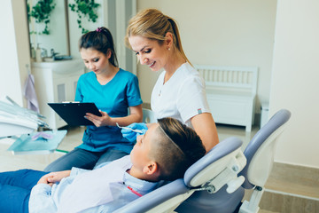 Obraz premium Happy Dentist and her assistant carrying out a thorough examination