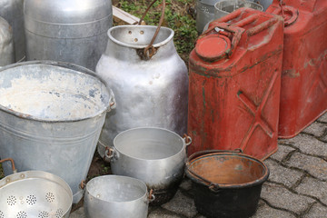 deposit of a junk shop with old aluminum container and an ancien