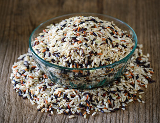 Brown rice seed in bowl