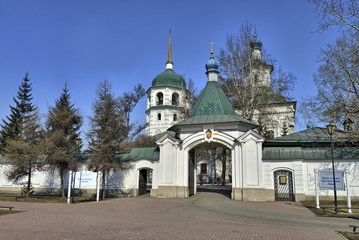 Fototapeta na wymiar Знаменский женский монастырь в марте, город Иркутск, Россия