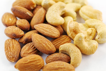 アーモンドとカシューナッツ