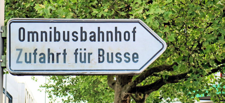 Omnibusbahnhof Wegweiser