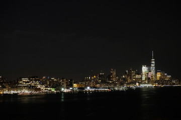 Fototapeta na wymiar New York skyline at night from New Jersey