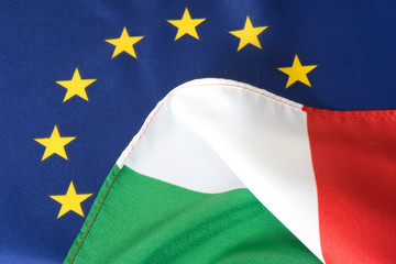 Flaggen von Italien und der EU