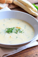 feine Spargelcremesuppe