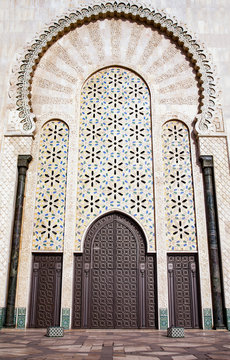 Tradition arabic mosaic of handwork on the wall of Hassan II Mosque in Casablanca, Morocco It is the largest mosque in the country and the 7th largest in the world