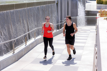 Fototapeta premium Couple running in Yerba Buena Park