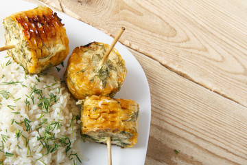 Corn cobs cooked on a grill