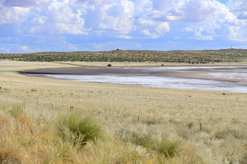 Wyschnięte słone jezioro na Pustyni Kalahari