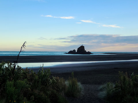 Idyllic Whatipu Beach, New Zealand - Stock Image