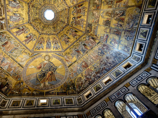 Fototapeta na wymiar Techo del Baptisterio de San Giovanni del Duomo de Florencia, Italia