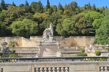 Obraz premium Jardin de la fontaine à Nîmes, France 