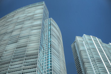 Naklejka premium Modern condo buildings against a blue sky