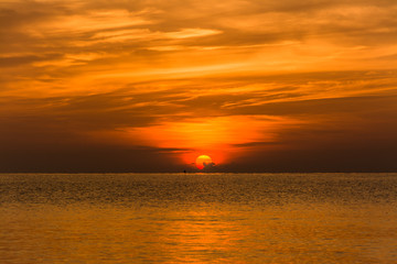 Naklejka na ściany i meble Scenic view of beautiful sunset above the sea