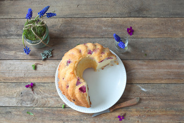 Napfkuchen mit Kirschen