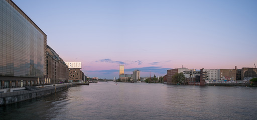 Fototapeta premium Berlin skyline - river spree panorama, sunset sky