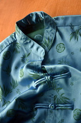 Robes et chemises traditionnelles vietnamiennes en soie