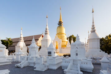 Fototapeta na wymiar Wat Suandok white buddhist temple