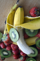 Fraises, bananes et kiwis