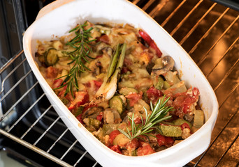 Gemüseauflauf frisch aus dem Backofen