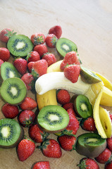 Fraises, bananes et kiwis