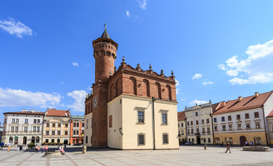 Fototapeta na wymiar Tarnów, widok na renesansowy ratusz oraz kamienice rynku staromiejskiego od strony zachodniej
