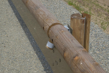 Obraz premium prowadnica słupka drewniano-metalowego