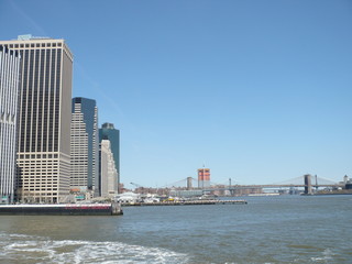 Fototapeta premium View at Brooklyn Bridge from water