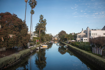 Fototapeta premium LITTLE VENICE, CALIFORNIA, USA - JANUARY 2017. Houses and bridge at Venice Canal Historic District.