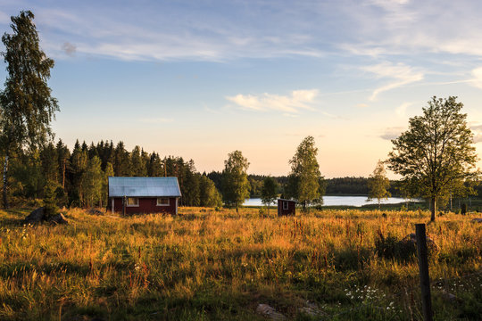 Schwedische Landschaft im Sonnenuntergang