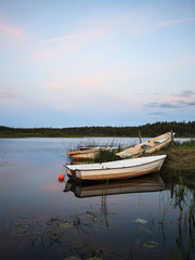 Boote an schwedischem See