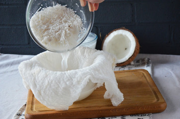 Ingredients and the process of making coconut milk at home