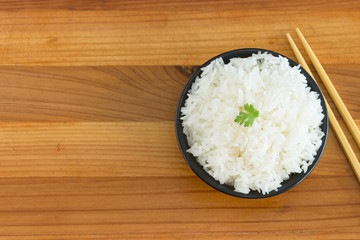 grains cooking of Thai jasmine rice or white rice in bowl on wooden Backgrivd