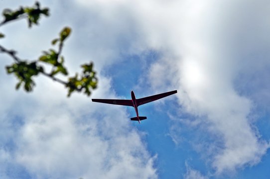 Segelflugzeug am Himmel