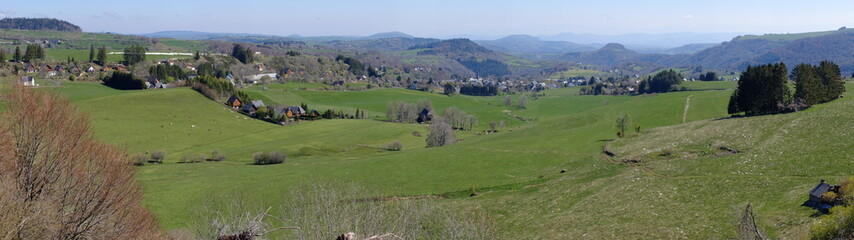 Fototapeta premium De Besse au Lac Pavin (Auvergne)