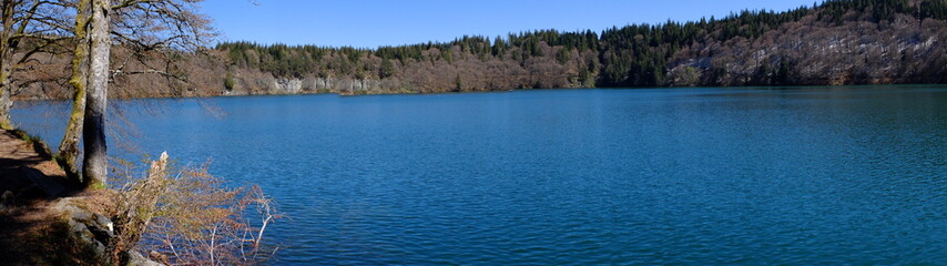 Fototapeta na wymiar De Besse au Lac Pavin (Auvergne)