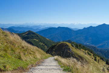 Wanderweg in den Alpen