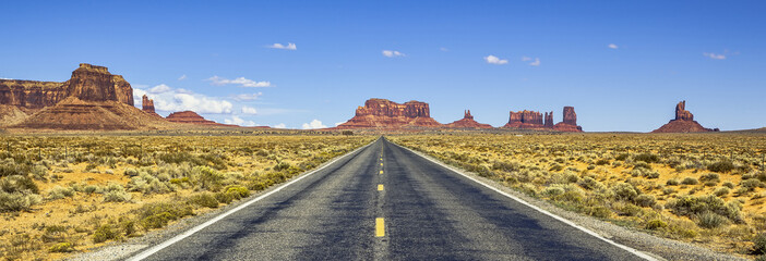 Scenic road to Monument Valley © Frédéric Prochasson