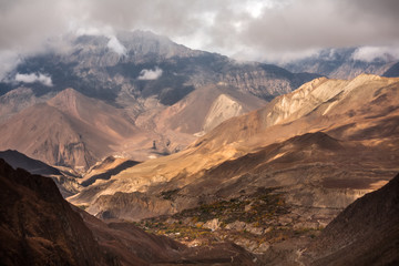 Naklejka na ściany i meble View to Lower Mustang area on Annapurna circuit trek in Nepal