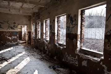 Fototapeta na wymiar Dirty old shabby abandoned building