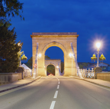 Marlow Bridge over the River Thames at twilight on a spring evening. The bridge is designed by William Tierney Clark and was built between 1829 and 1832. 