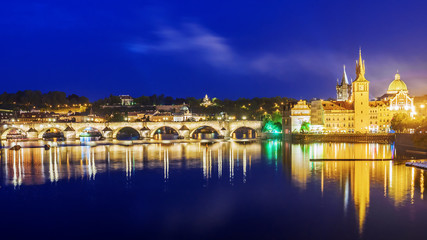 Obraz premium Night view of the Charles Bridge in Prague, Czech Republic