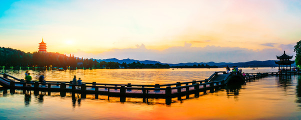 Obraz premium Beautiful hangzhou west lake scenery at sunset