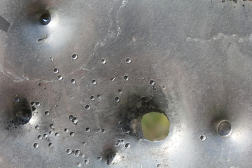 Impact de balle dans de l'acier