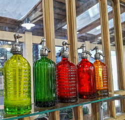 sifones, sifones de colores, soda, agua con gas