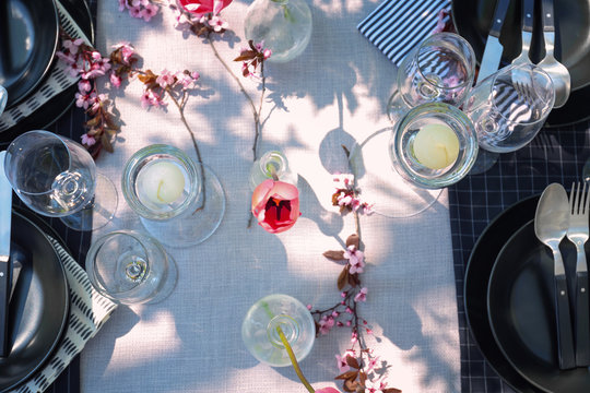Table setting with floral decor for dinner outdoor