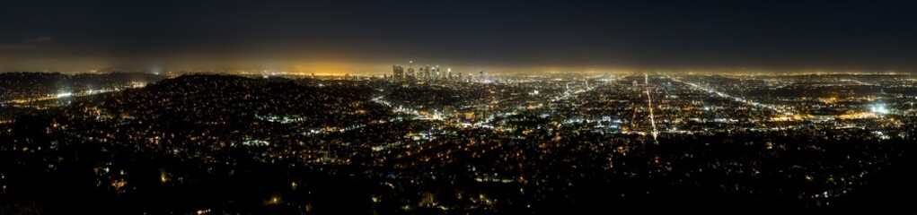 Fototapeta na wymiar Los Angeles bei Nacht, Kalifornien, USA